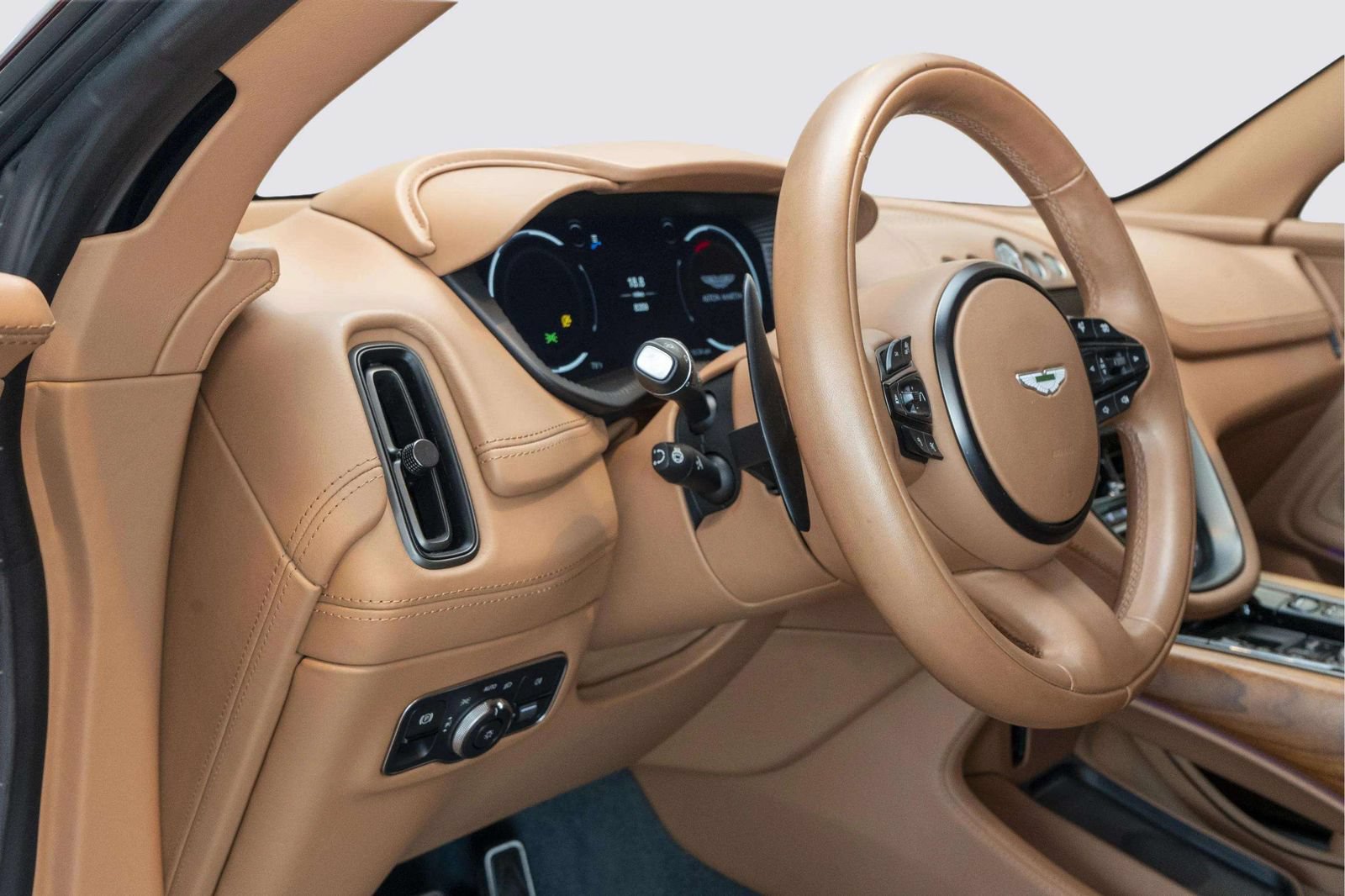 Used 2022 Aston Martin DBX AWD/4WD image 19