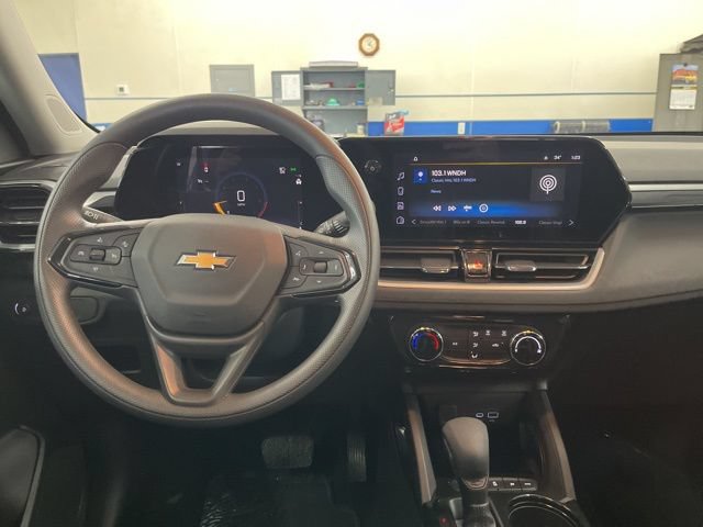 Used 2024 Chevrolet TrailBlazer LT AWD/4WD image 4