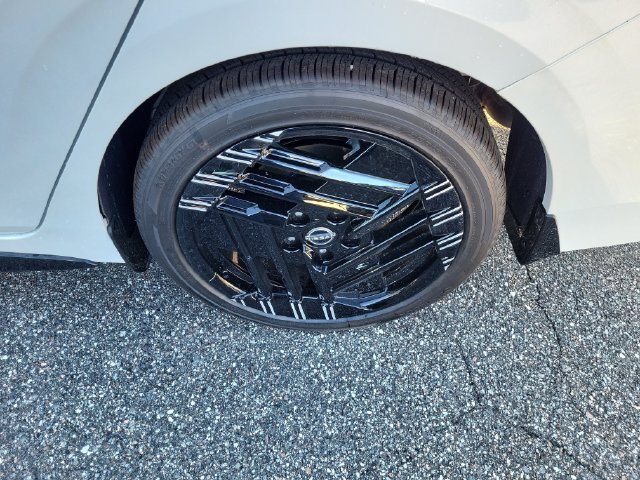 New 2027 Nissan Sentra SR w/ Floor Mat Package FWD image 6