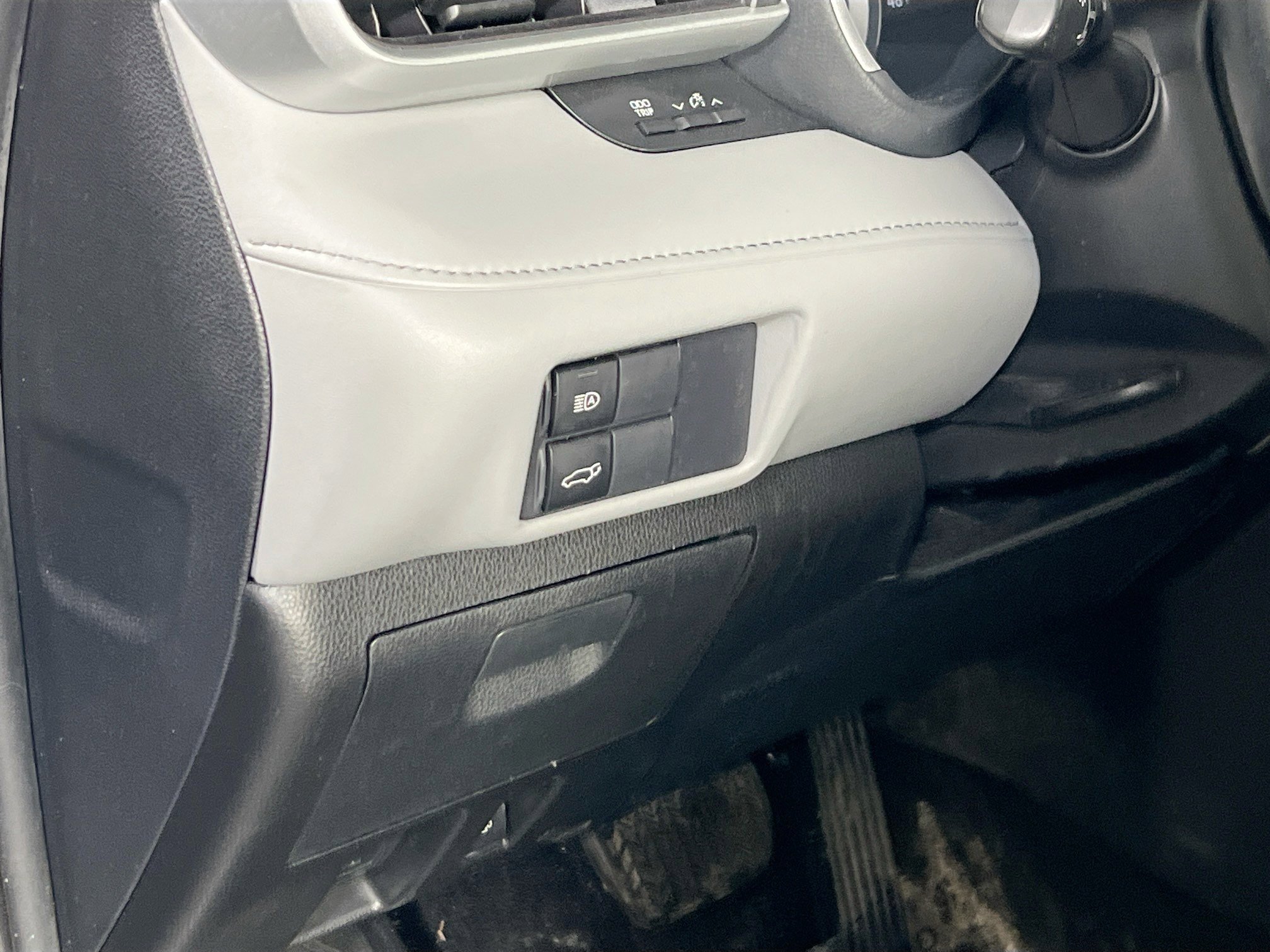 Used 2020 Toyota Highlander XLE image 10