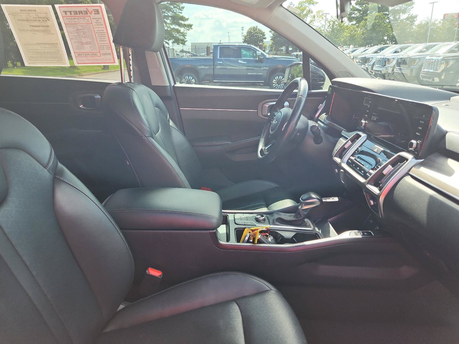 Used 2023 Kia Sorento S w/ Panoramic Sunroof Package AWD/4WD image 8