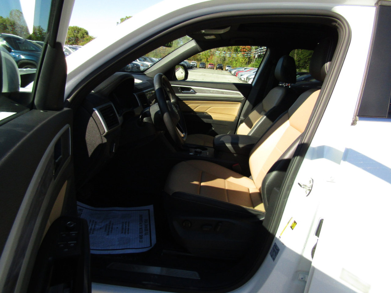 Used 2021 Volkswagen Atlas Cross Sport SE w/ Panoramic Sunroof Package image 18