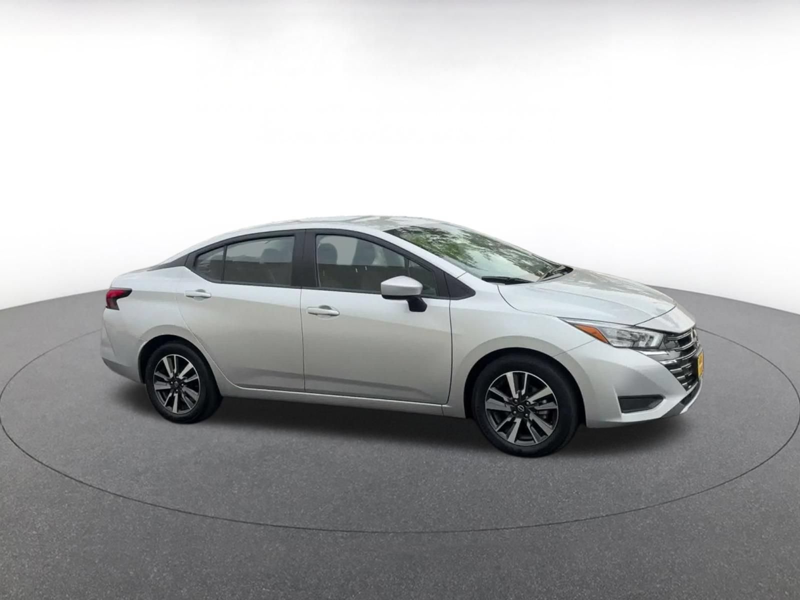 Used 2025 Nissan Versa SV FWD image 2