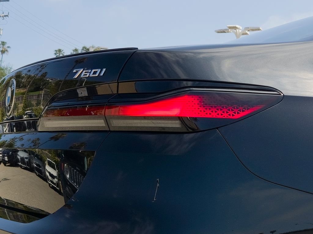 New 2026 BMW 760i xDrive w/ Premium Package image 5