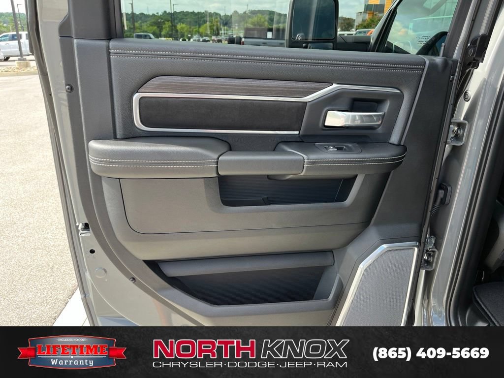 New 2026 RAM 2500 Laramie AWD/4WD image 18