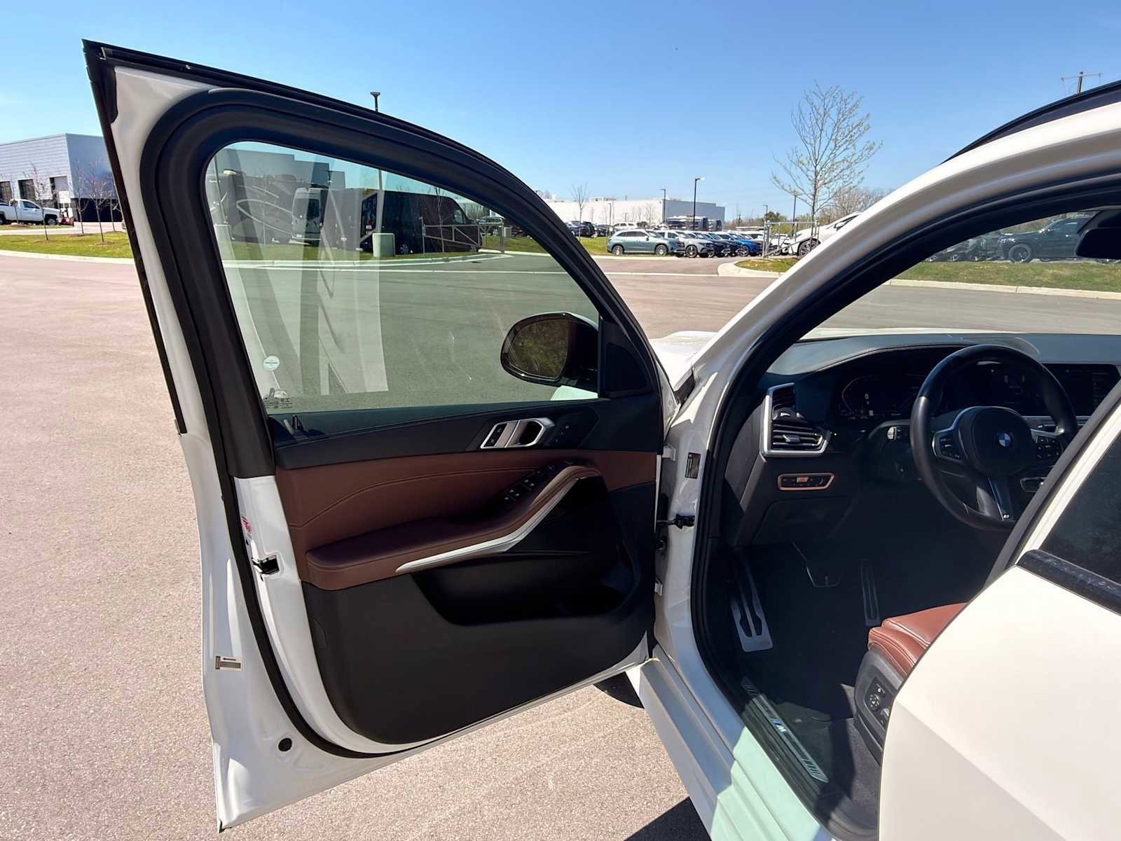 Used 2020 BMW X5 xDrive40i w/ M Sport Package AWD/4WD image 15