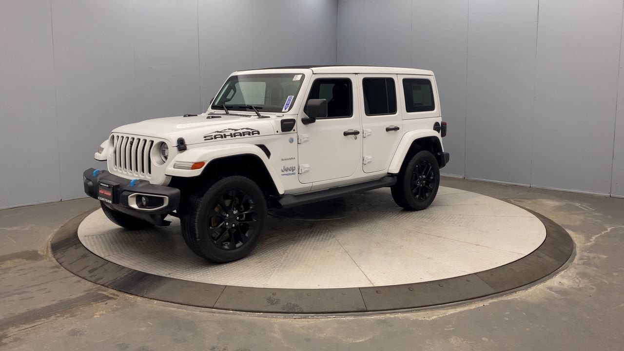 Used 2022 Jeep Wrangler Unlimited Sahara w/ Cold Weather Group AWD/4WD image 9