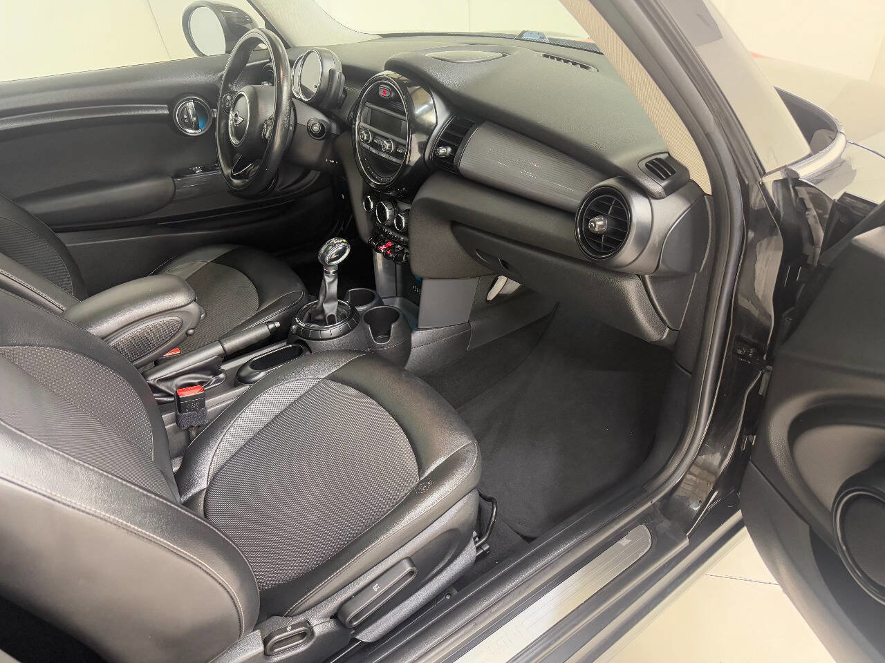 Used 2015 MINI Cooper 2-Door Hardtop image 17