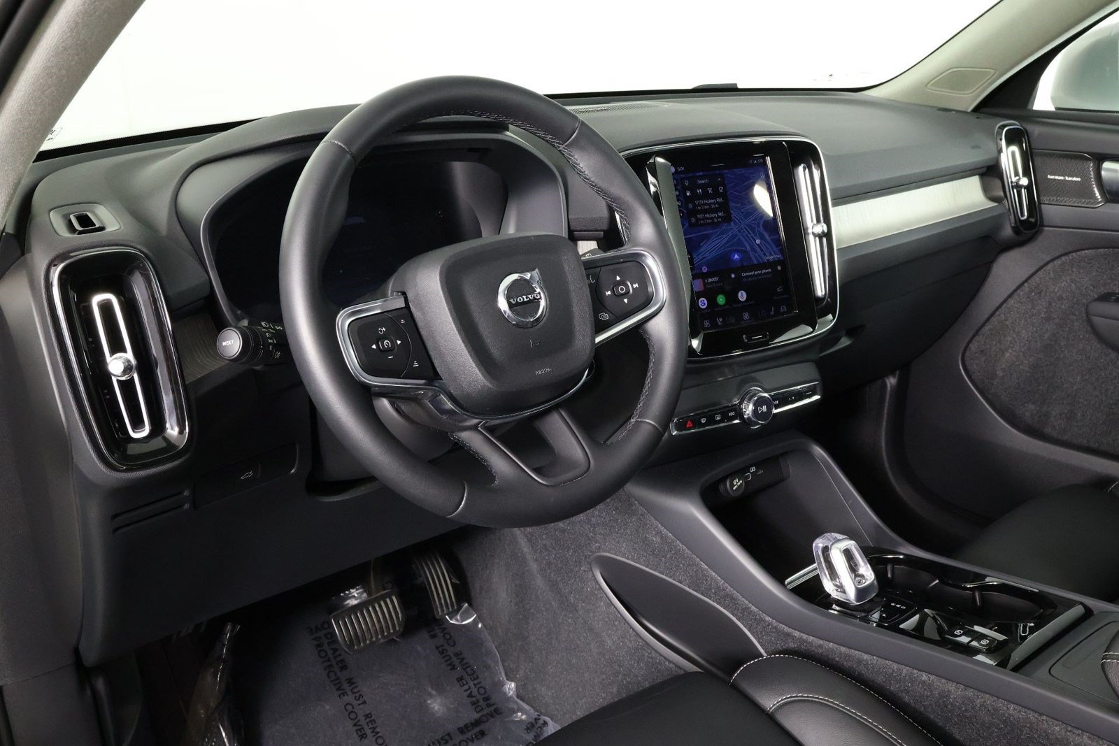 Certified 2023 Volvo XC40 B5 Ultimate w/ Protection Package Premier AWD/4WD image 14