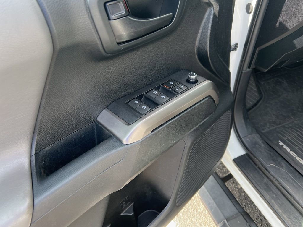 Used 2017 Toyota Tacoma SR5 image 19