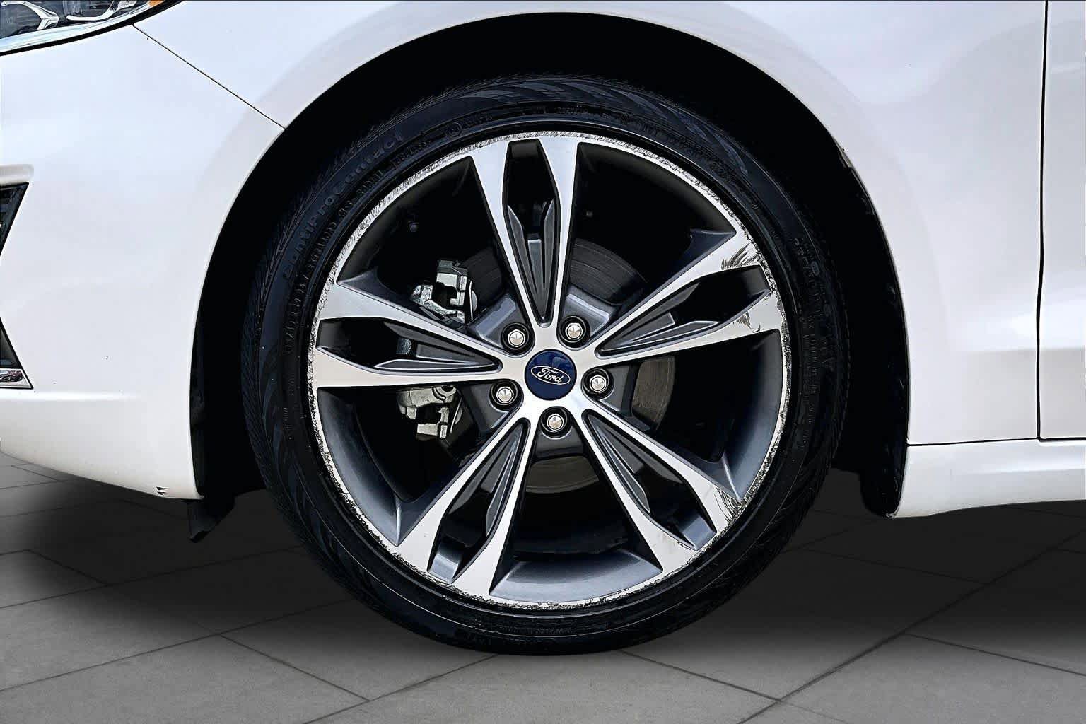 Used 2020 Ford Fusion Titanium FWD image 11