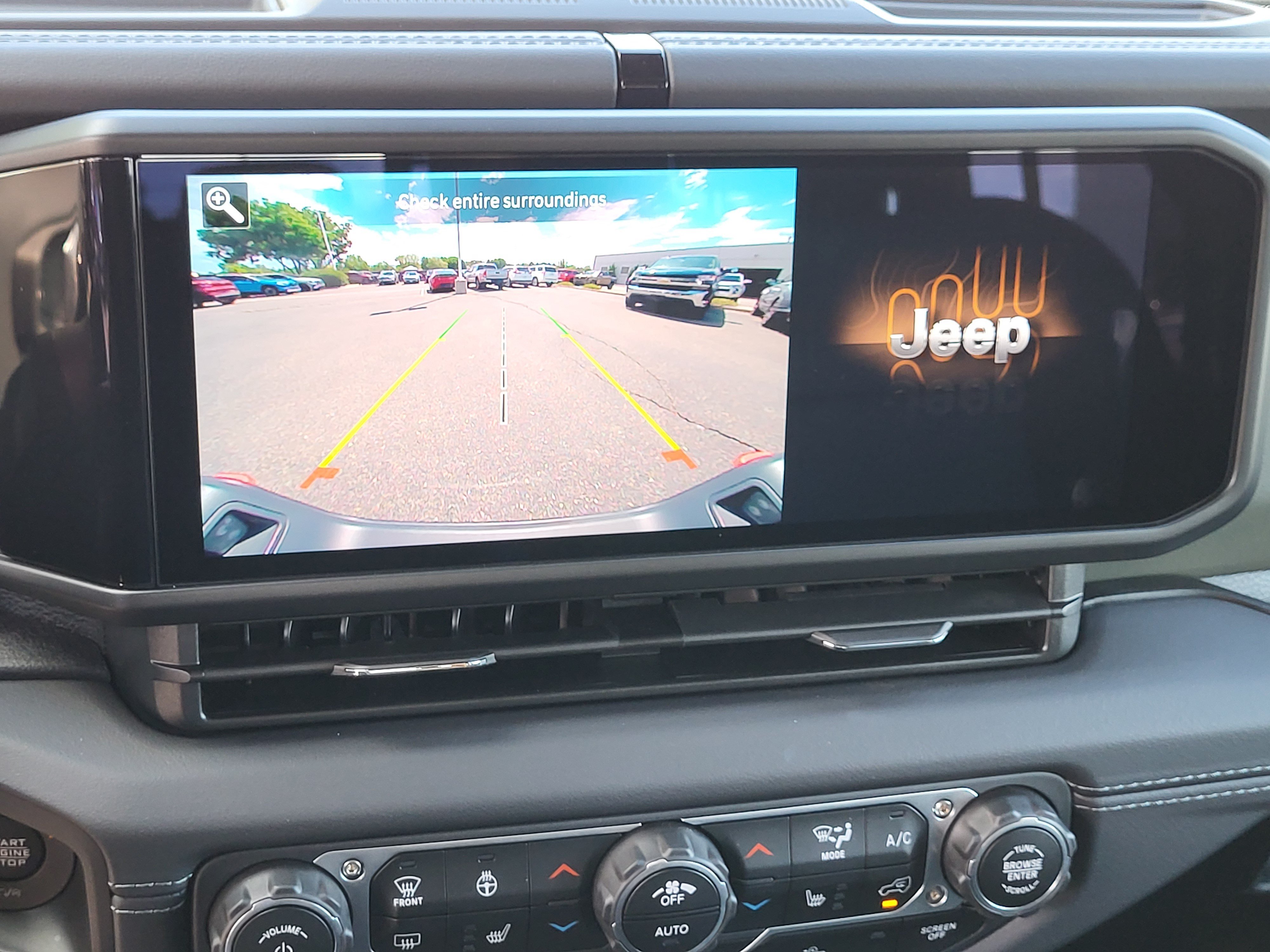 Used 2025 Jeep Gladiator Mojave w/ Convenience Group AWD/4WD image 17