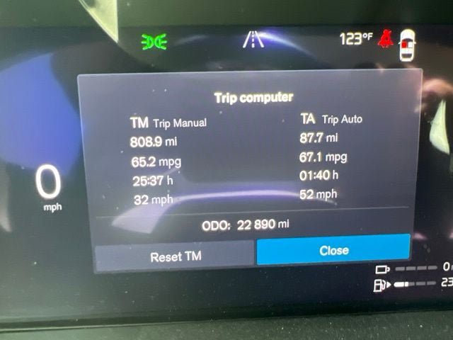 Certified 2025 Volvo XC60 T8 Ultra AWD/4WD image 9