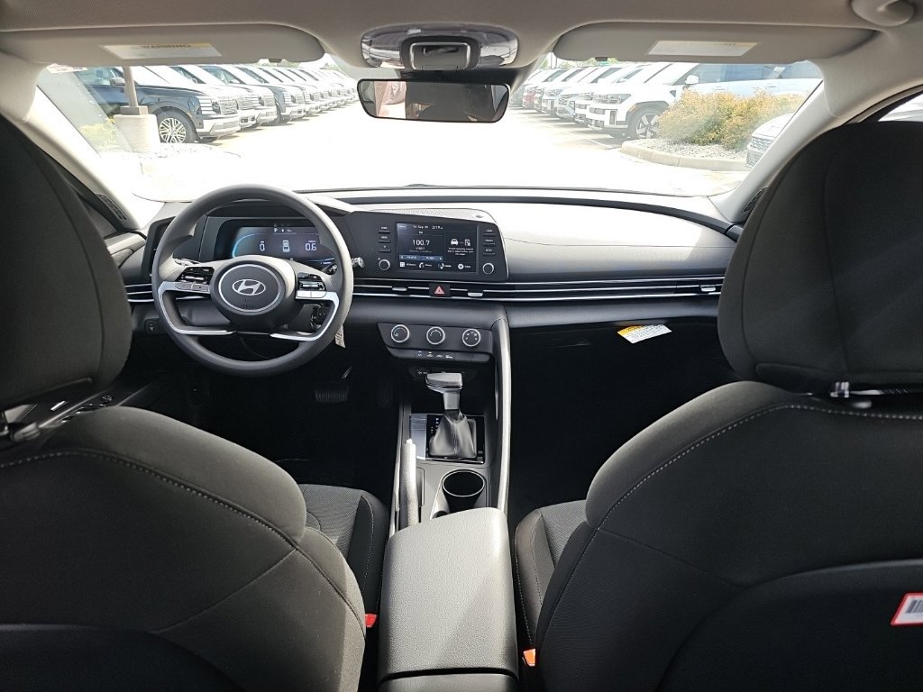 New 2026 Hyundai Elantra SE FWD image 29