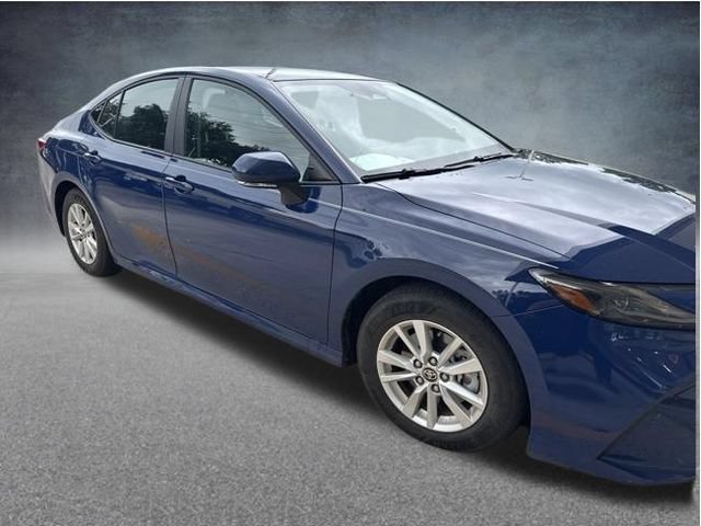 Used 2025 Toyota Camry LE FWD image 9