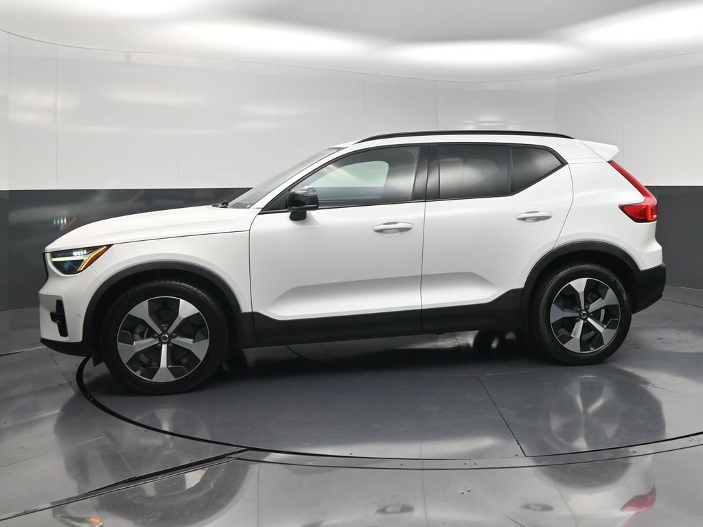 Used 2023 Volvo XC40 B4 Ultimate FWD image 3