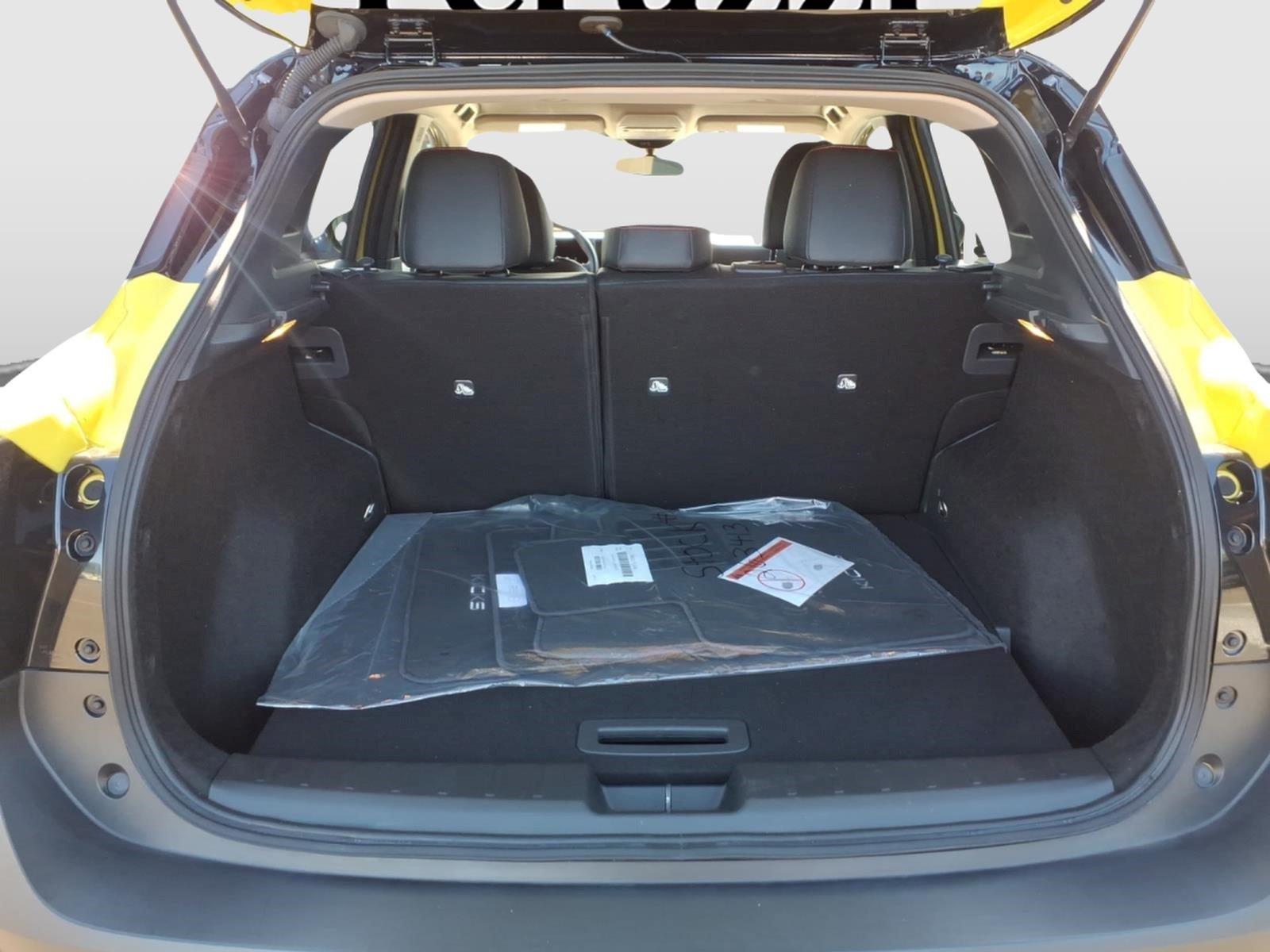Certified 2025 Nissan Kicks SR FWD image 24