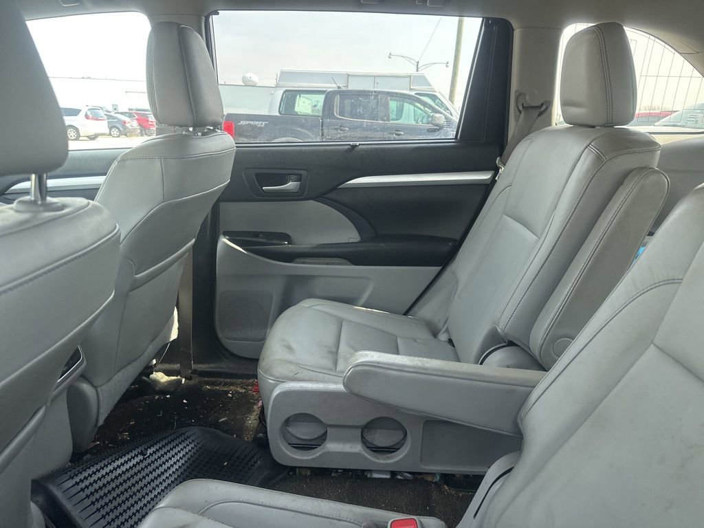 Used 2018 Toyota Highlander XLE image 18