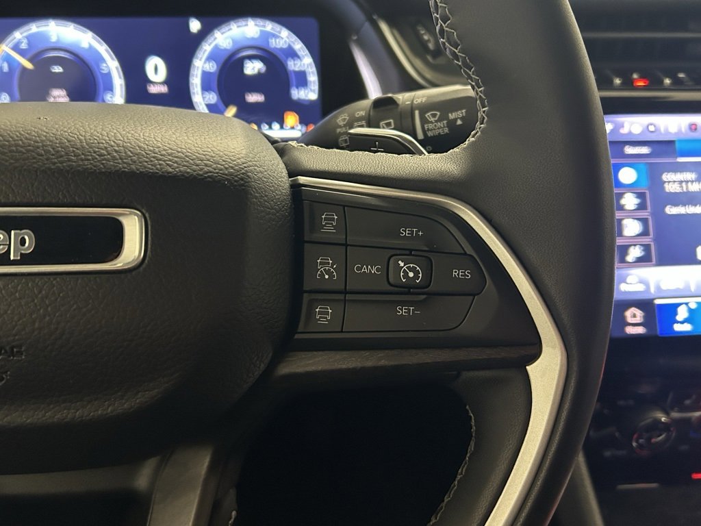 Used 2023 Jeep Grand Cherokee Limited w/ Black Appearance Package image 10