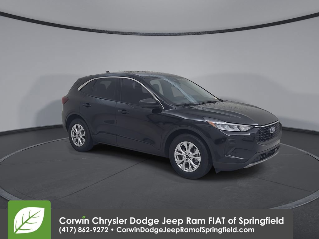 Used 2024 Ford Escape Active w/ Cold Weather Package image 3