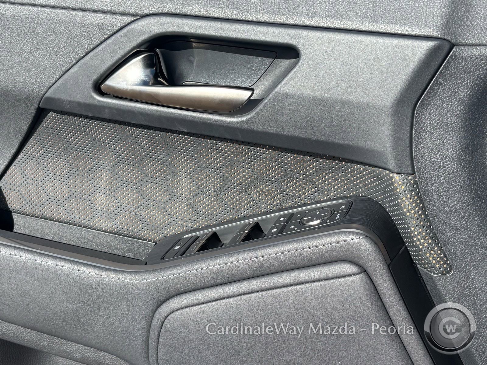 Used 2025 Lexus GX 550 w/ Accessory Package (31) image 27