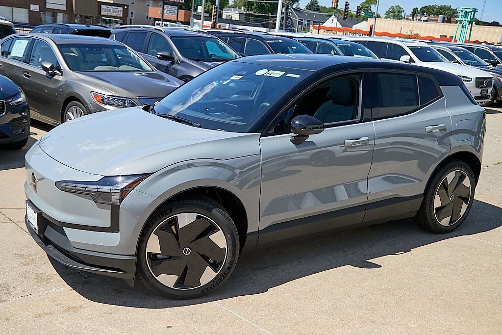 New 2026 Volvo EX30 Plus AWD/4WD image 3