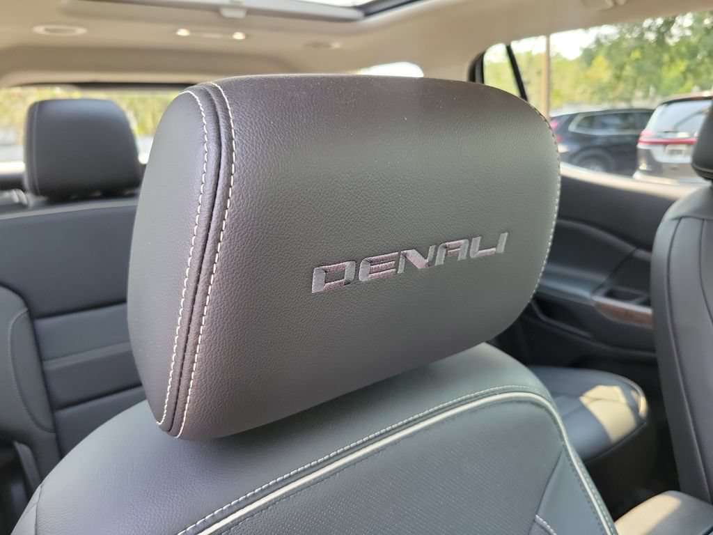 Used 2020 GMC Acadia Denali w/ Denali Ultimate Package AWD/4WD image 19