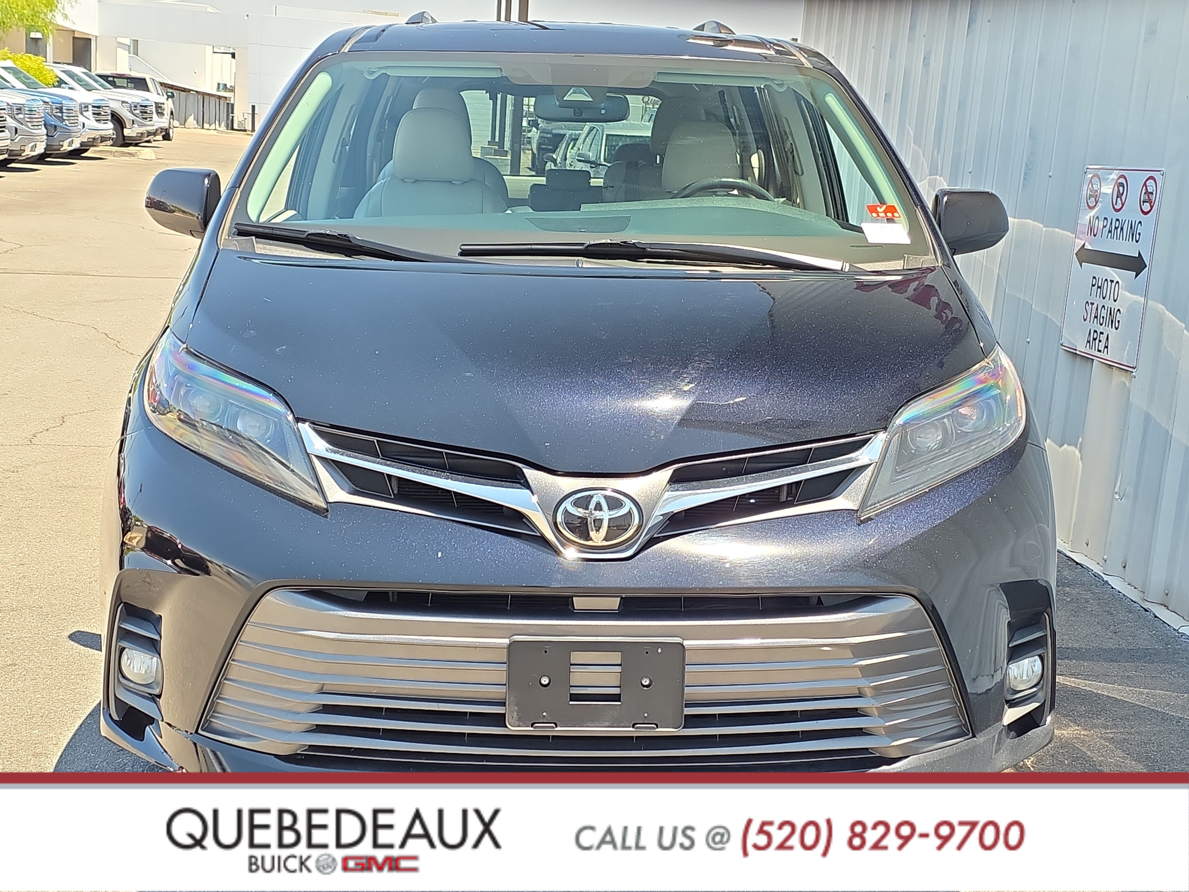 Used 2020 Toyota Sienna XLE w/ XLE Navigation Package FWD image 2