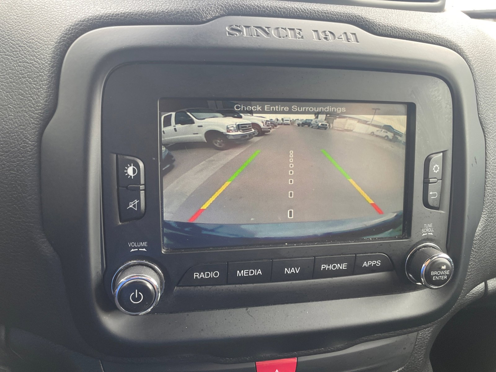 Used 2017 Jeep Renegade Latitude FWD image 24