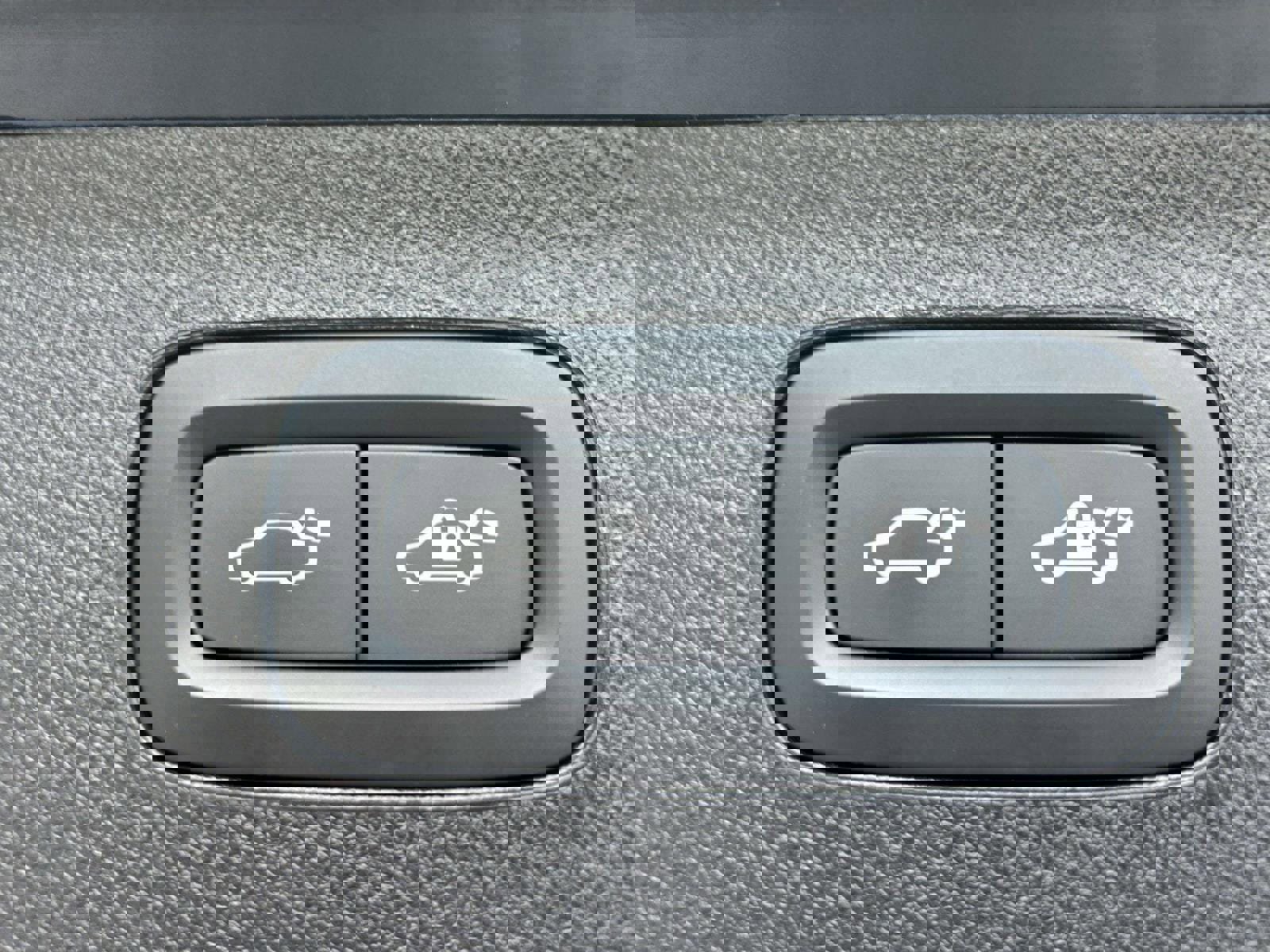 Certified 2024 Volvo XC90 B6 Core w/ Protection Package Premier image 19