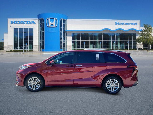Used 2023 Toyota Sienna Limited FWD image 5