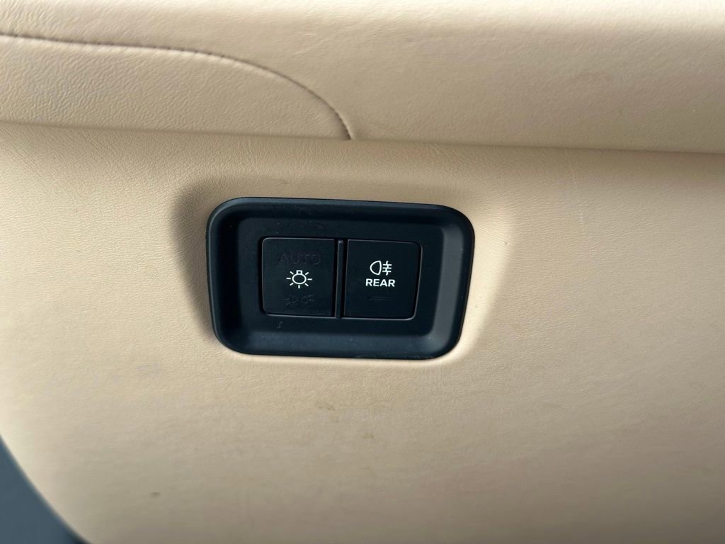 Certified 2025 Porsche Cayenne E-Hybrid AWD/4WD image 35