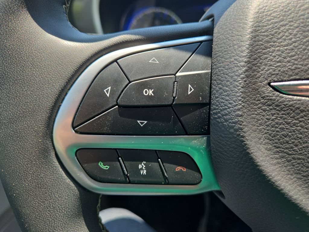 Used 2024 Chrysler Pacifica Touring-L FWD image 17