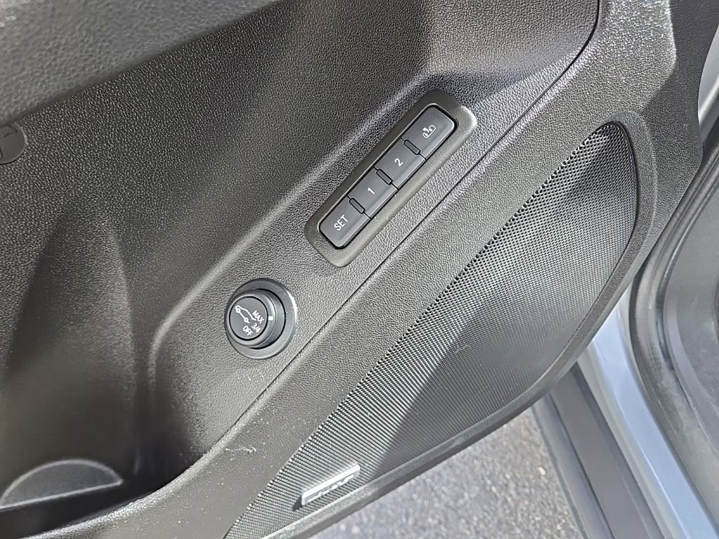 Used 2024 Chevrolet Equinox Premier image 14