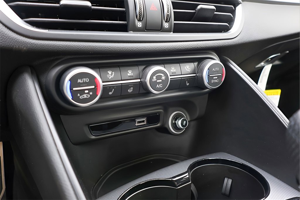 New 2025 Alfa Romeo Giulia w/ Driving Assist Package image 16