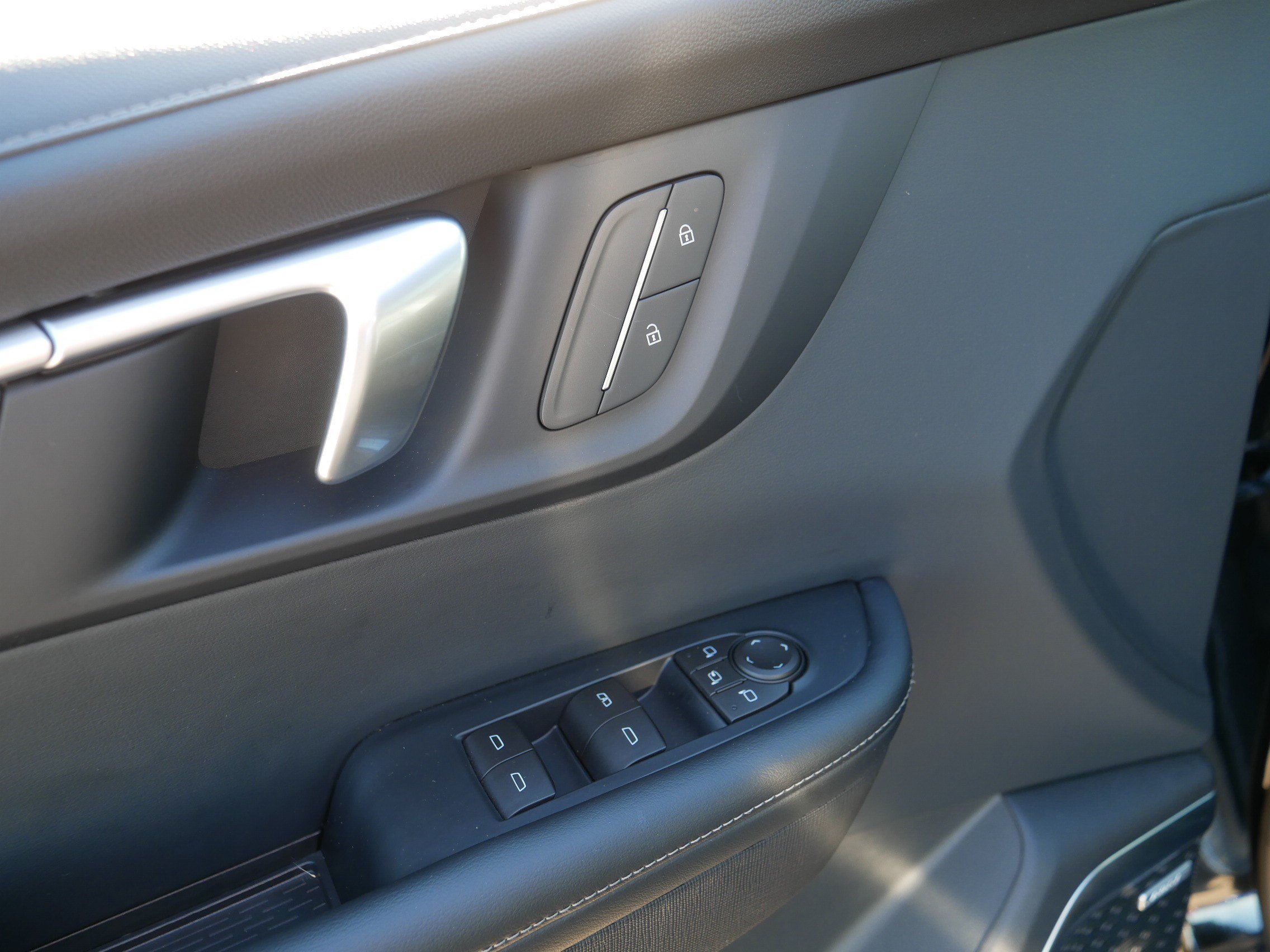 Used 2026 Buick Enclave Preferred AWD/4WD image 19