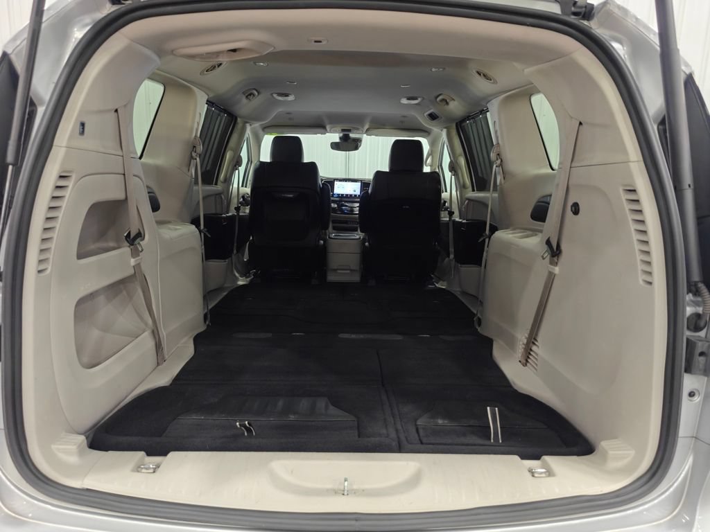 Used 2024 Chrysler Pacifica Touring-L FWD image 32