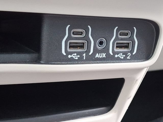 Used 2024 Chrysler Pacifica Touring-L FWD image 25