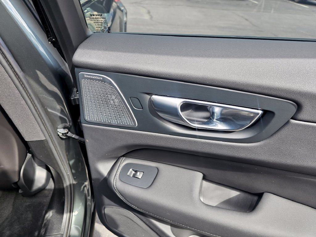 Certified 2026 Volvo XC60 T8 Ultra AWD/4WD image 9
