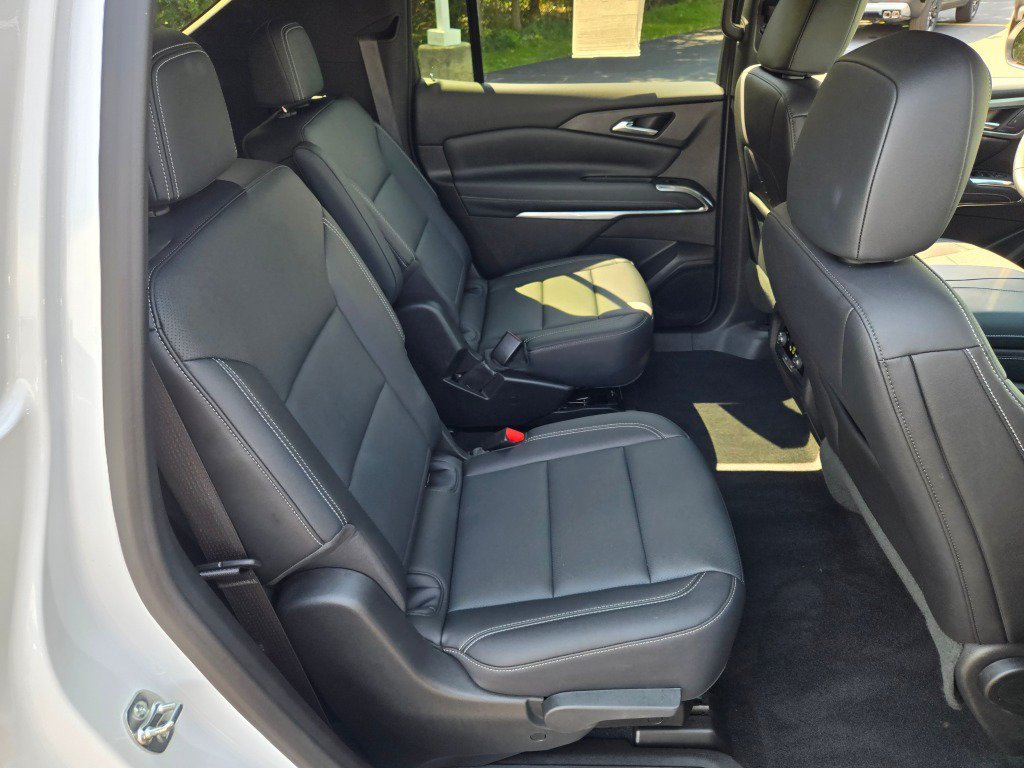 Used 2026 Chevrolet Traverse LT AWD/4WD image 11