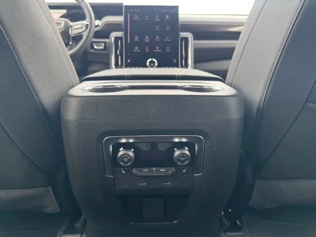 New 2026 GMC Yukon Elevation w/ Elevation Premium Package AWD/4WD image 23