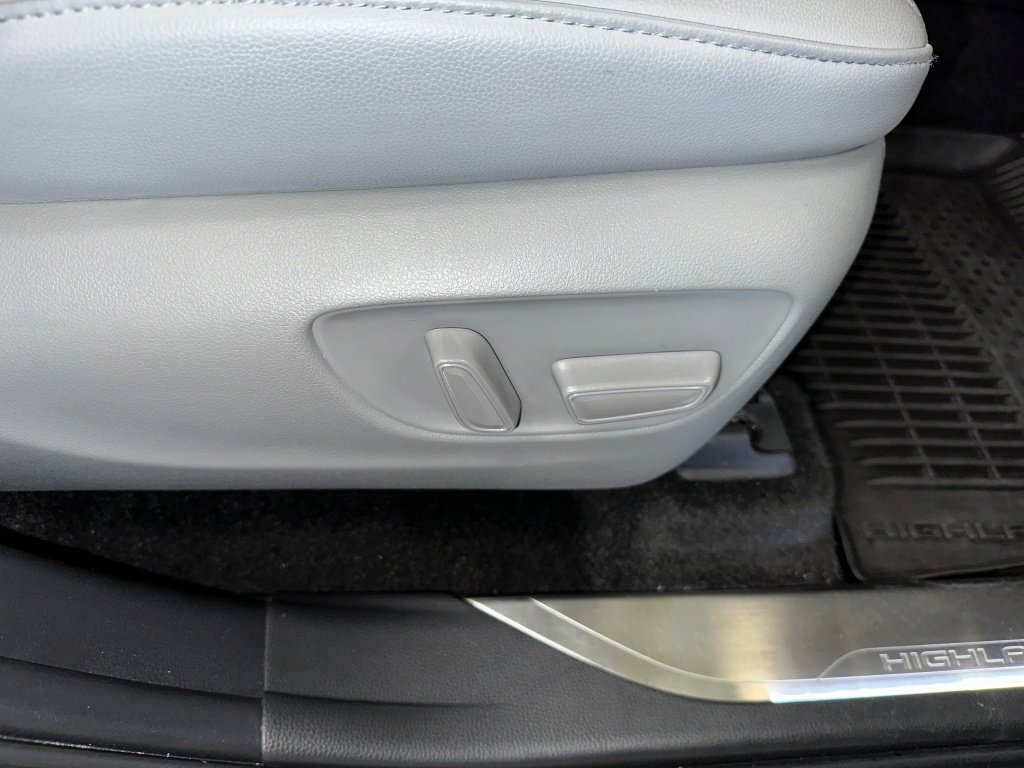 Used 2024 Toyota Highlander Platinum image 37