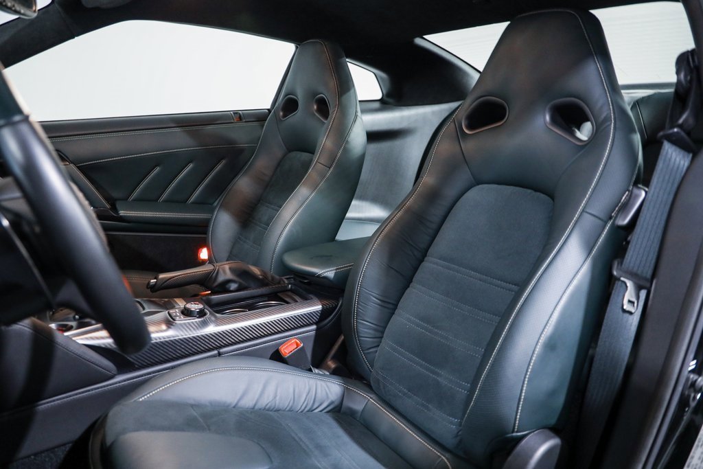 Used 2021 Nissan GT-R Premium image 35