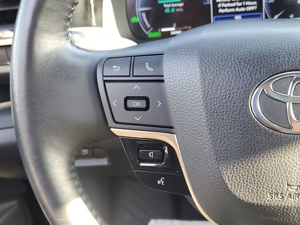 Used 2023 Toyota Crown Limited image 27