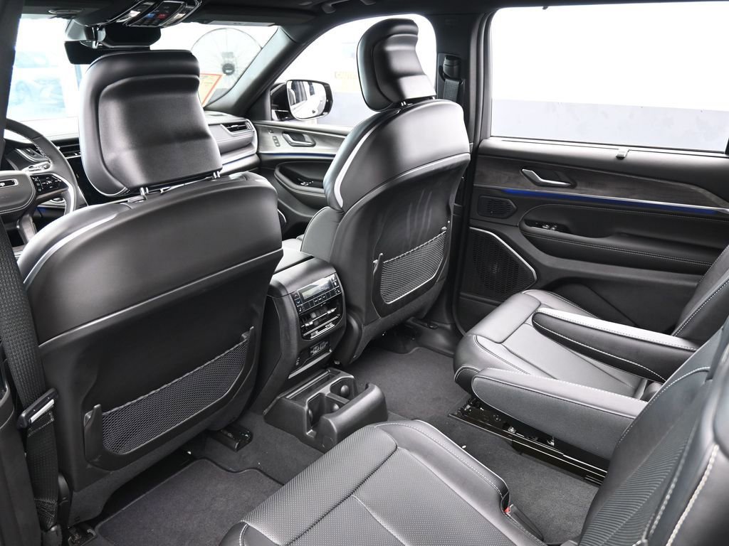 Used 2024 Jeep Grand Cherokee L Overland w/ Luxury Tech Group IV image 37