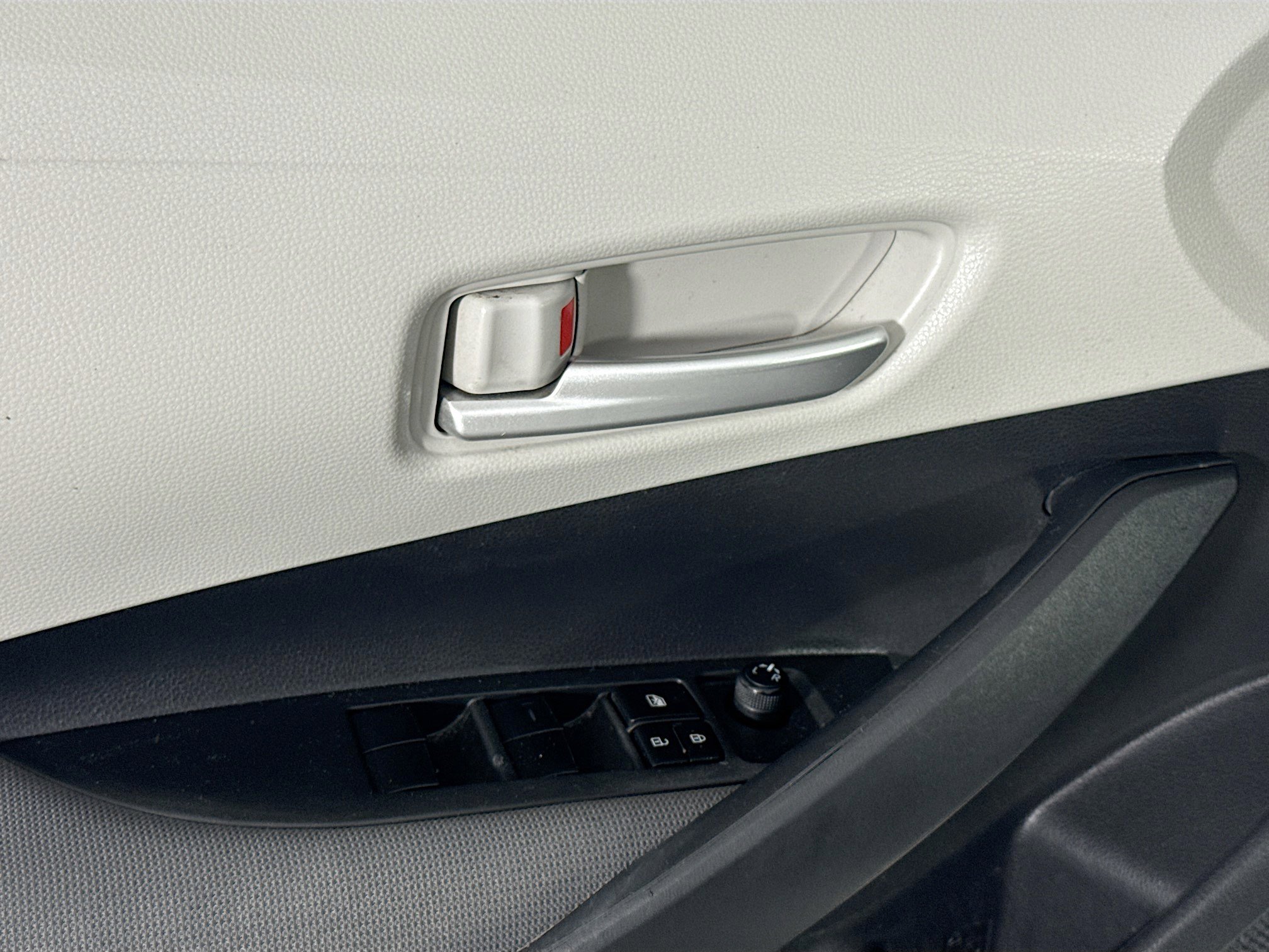 Used 2021 Toyota Corolla LE image 24