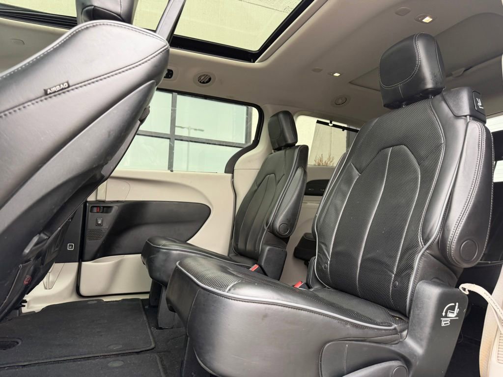 Used 2018 Chrysler Pacifica Limited w/ Tire & Wheel Group image 9