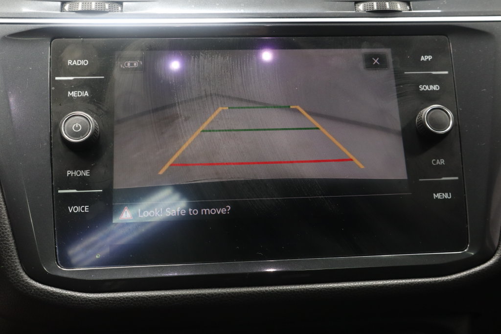 Used 2022 Volkswagen Tiguan SE w/ Panoramic Sunroof Package AWD/4WD image 2
