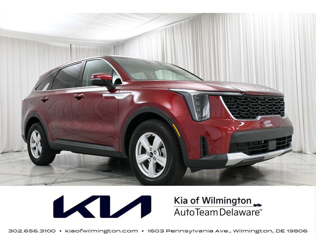 Certified 2025 Kia Sorento LX FWD image 1