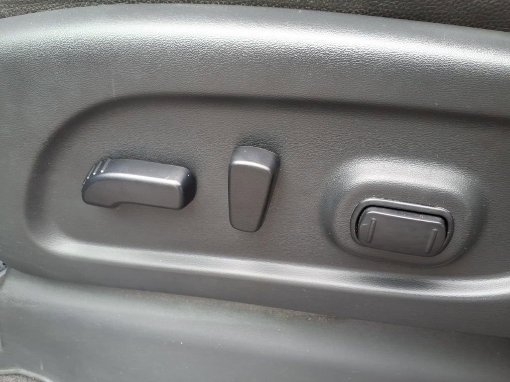 Used 2023 Nissan Titan SV w/ SV Convenience Package AWD/4WD image 18